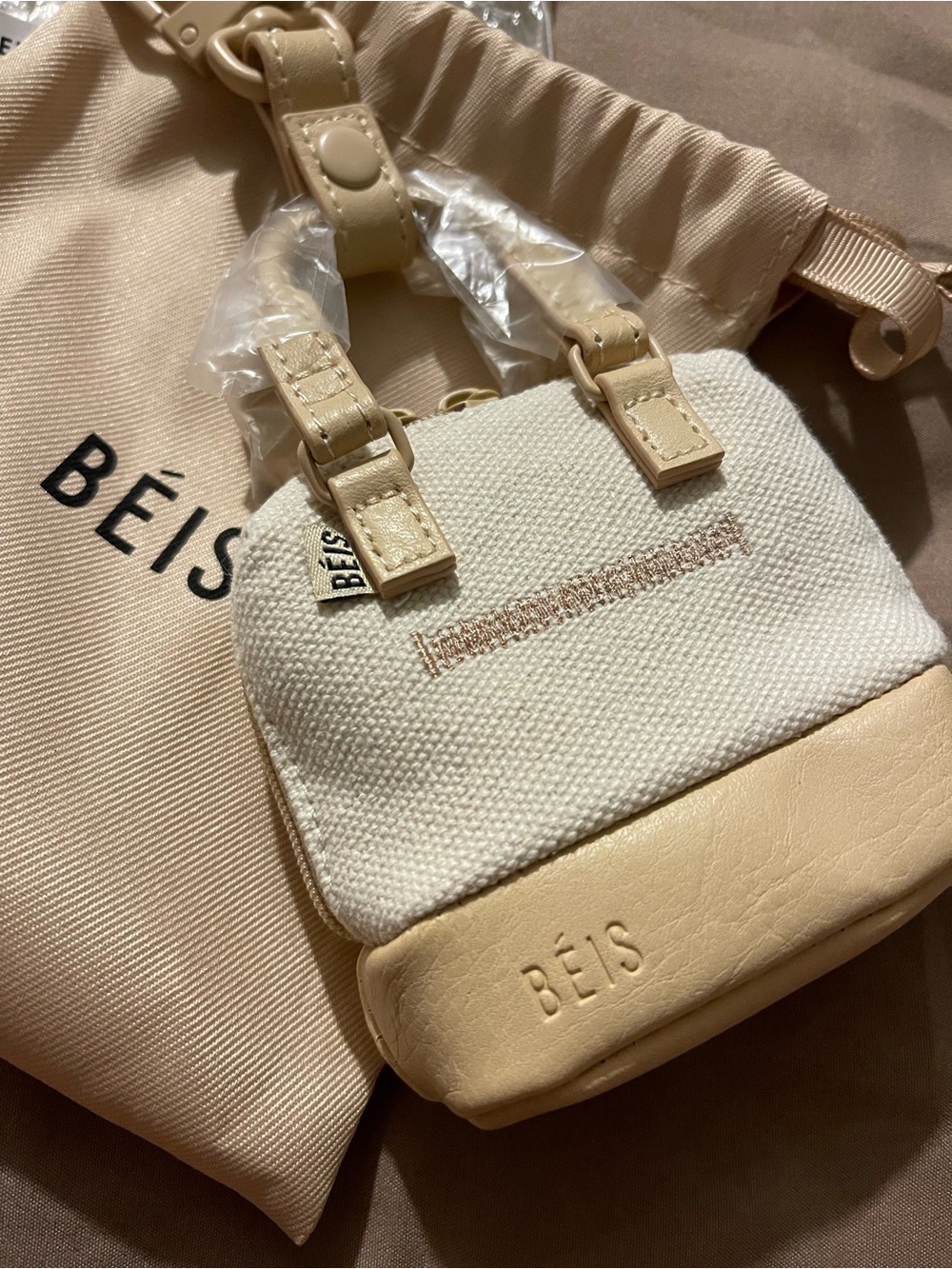 BÉIS Micro Weekender Charm - Picture 3 of 6